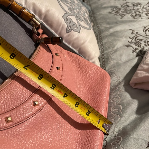 Authentic Pink Leather Gucci Handbag with Bamboo handle and bamboo zipper - Picture 5 of 17